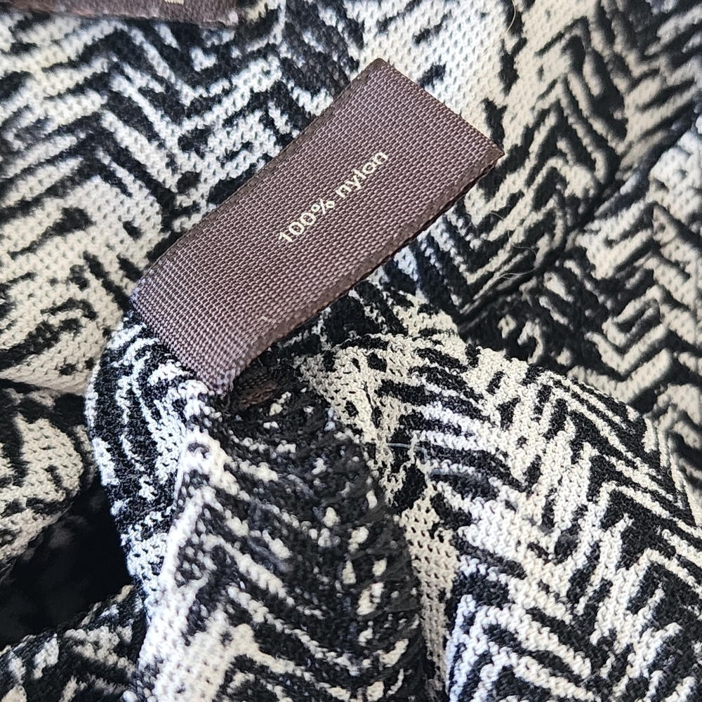 Sleeveless Black & White Textured Tank Top - Picture 10 of 11